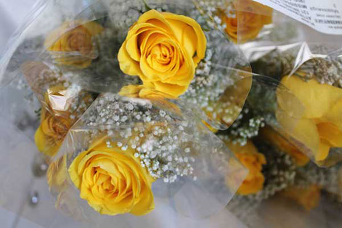 A bouquet of yellow roses