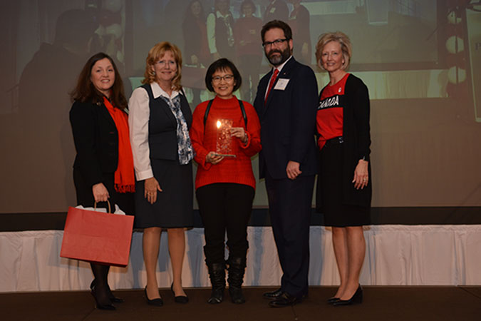 Volunteer Connie Siu Wai Yuen being honoured for her five years of service